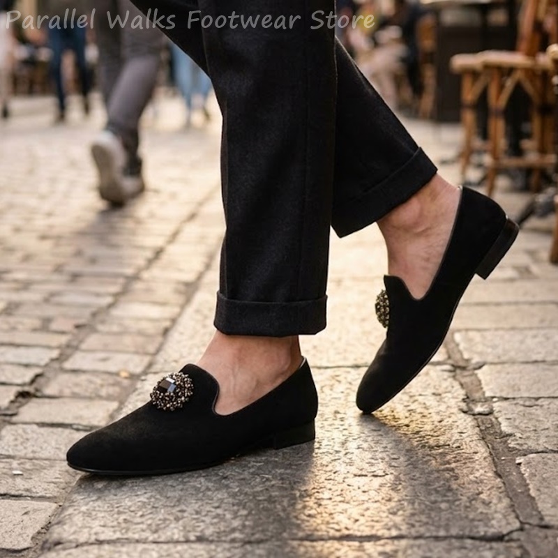 Men Shoes For Wedding - รองเท้าหนังกลับผู้ชายแบบสวมประดับคริสตัลและเพชรเทียม ส้นเตี้ย เหมาะสำหรับงานเลี้ยง งานแต่งงาน งานเลี้ยงทางการ รองเท้าหนังผู้ชายแบบแบน